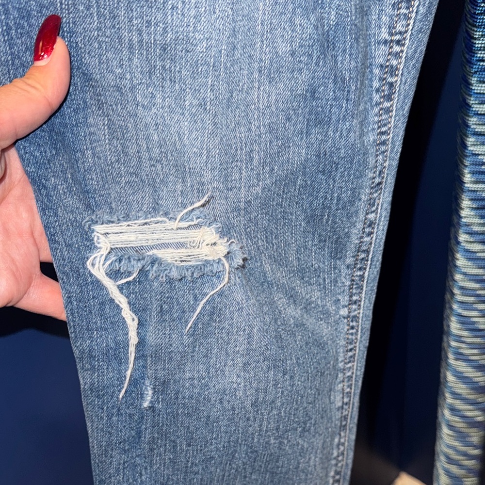 Old Navy -Mid-Rise Distressed Boyfriend Jeans – Size 6 - Picture 10 of 15
